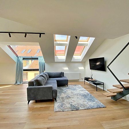 Loft 1 Bd Old Town Apartment By Hostlovers Kaunas Bagian luar foto