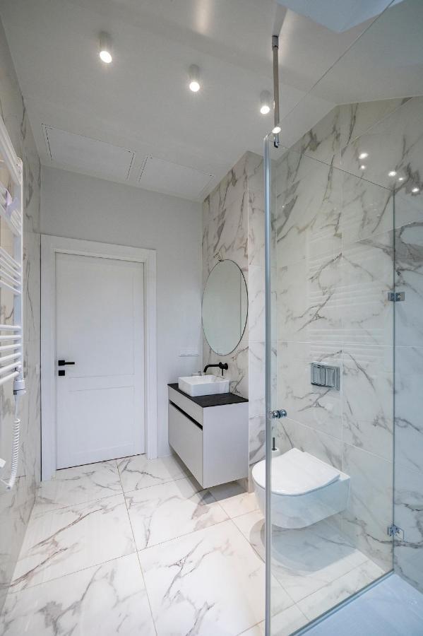 Loft 1 Bd Old Town Apartment By Hostlovers Kaunas Bagian luar foto